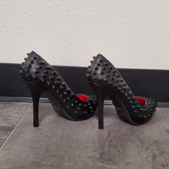 High Heeled Shoes - Picture 1 of 6